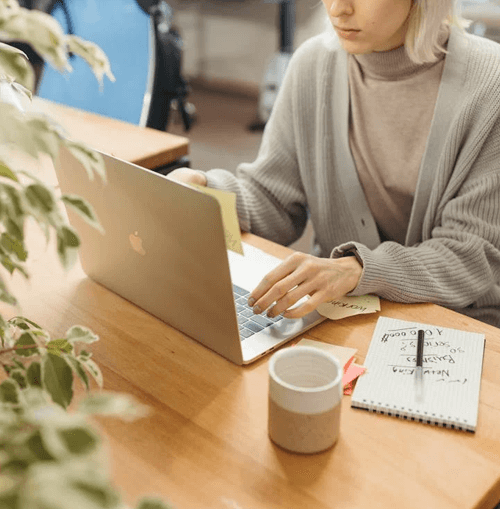 GloraX Aurven illustrazione del team di supporto